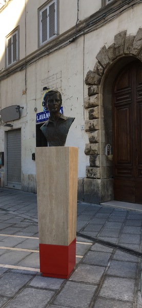 Ricollocato all'Attias il busto di Modigliani opera di Vitaliano De Angelis