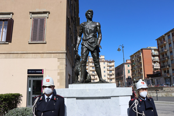 IL MONUMENTO AL VILLANO 
